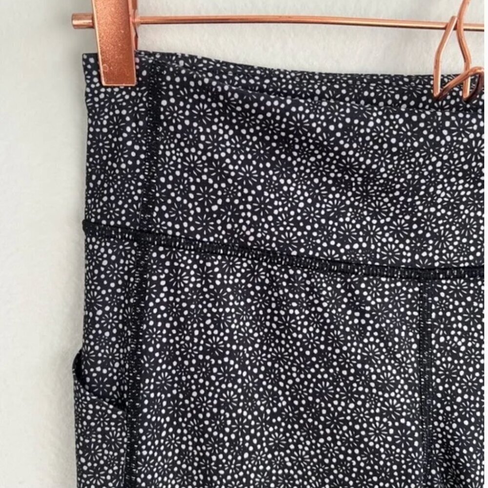 Lululemon Pace Rival‎ Crop Freckle Flower Black White size 4 - Picture 7 of 7